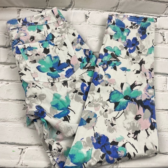 NYDJ Denim - NYDJ flower ankle lift and tuck‎ ankle jeans